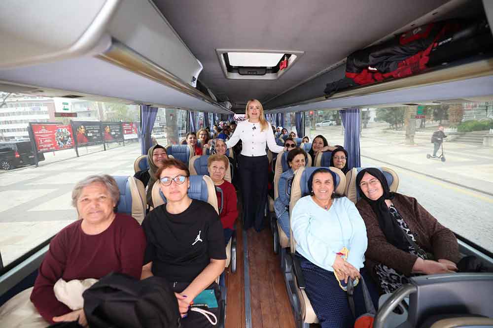 Merkezefendili Kadinlar Pamukkale Ve Kaklik Magarasini Geziyor 3