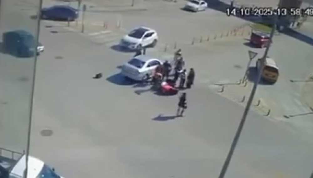 Otomobil Motosiklet Ile Carpistigi Kaza Guvenlik Kamerasina Yansidi 4