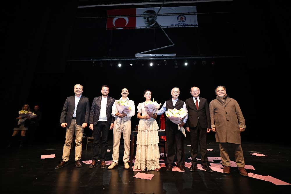 Turk Tiyatrosunun Bellegi Buyuksehir Sahnesinde 2