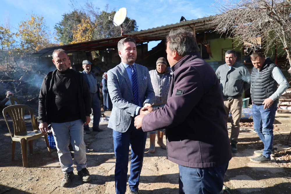 Baskan Tatik Evleri Yanan Aileyi Yalniz Birakmadi 1