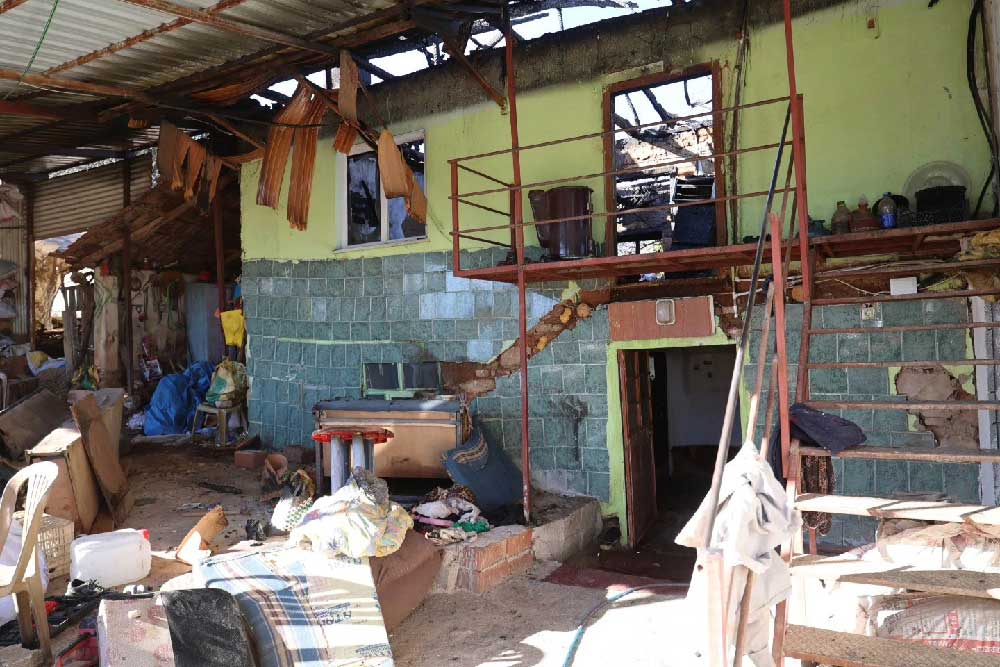 Baskan Tatik Evleri Yanan Aileyi Yalniz Birakmadi 2