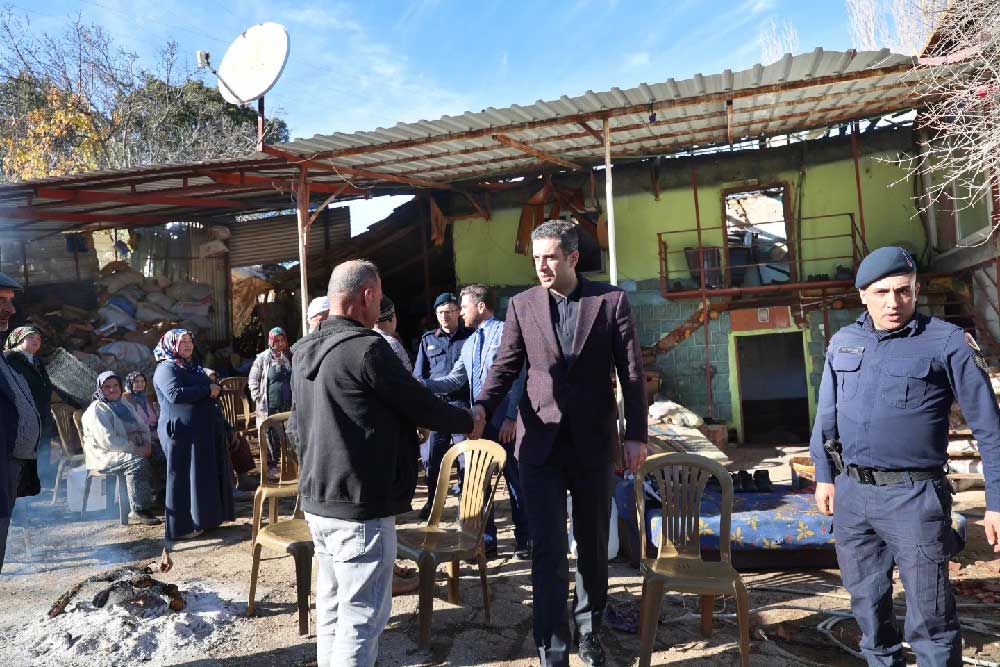 Baskan Tatik Evleri Yanan Aileyi Yalniz Birakmadi 3