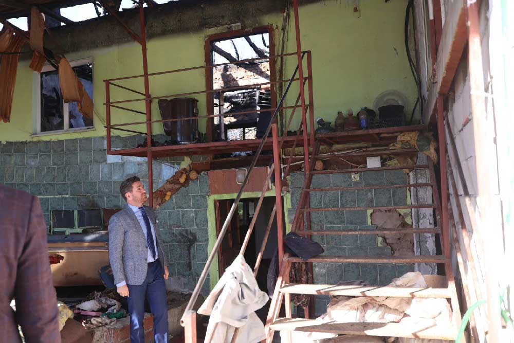 Baskan Tatik Evleri Yanan Aileyi Yalniz Birakmadi 4