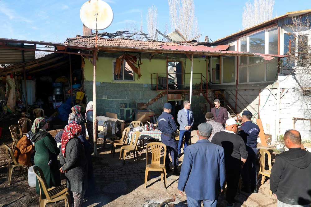 Baskan Tatik Evleri Yanan Aileyi Yalniz Birakmadi 5