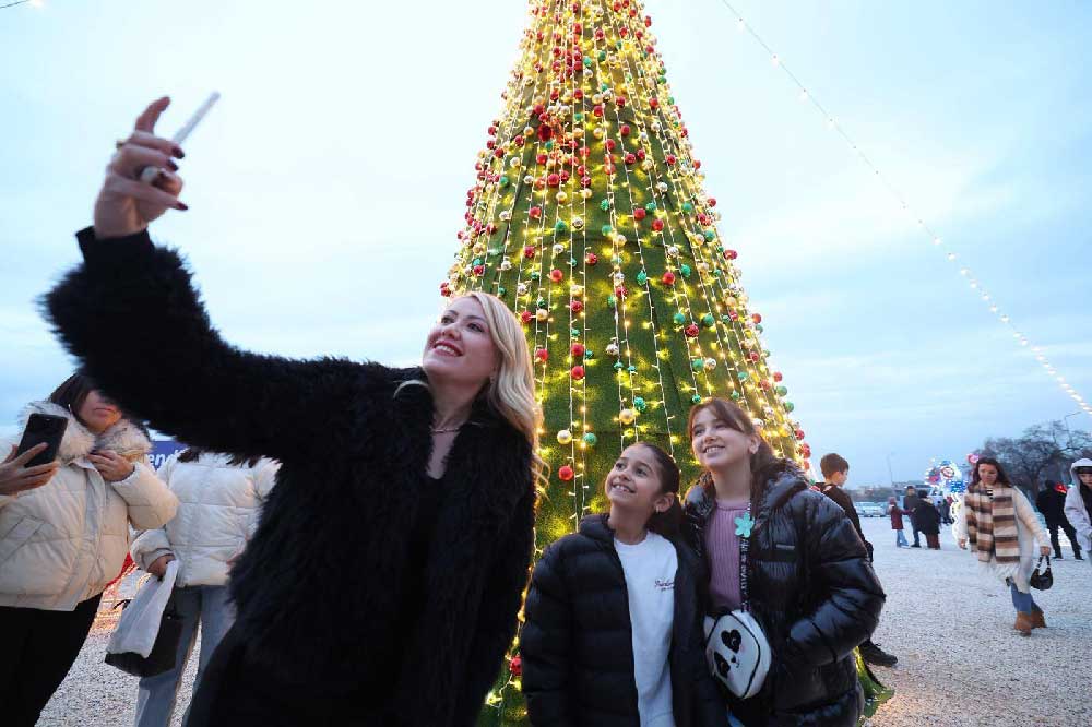 Buz Pateni Pisti Genclerin Yeni Bulusma Noktasi Oldu