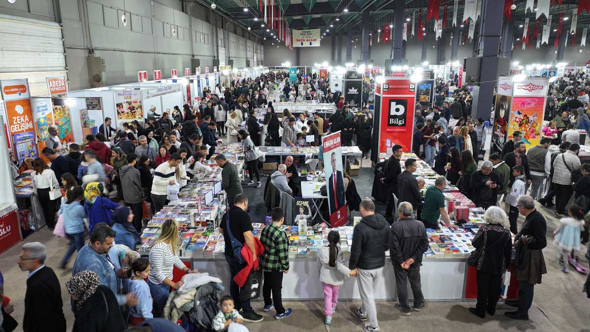 Denizli Kitap Fuari Vatandas Akin Ediyor