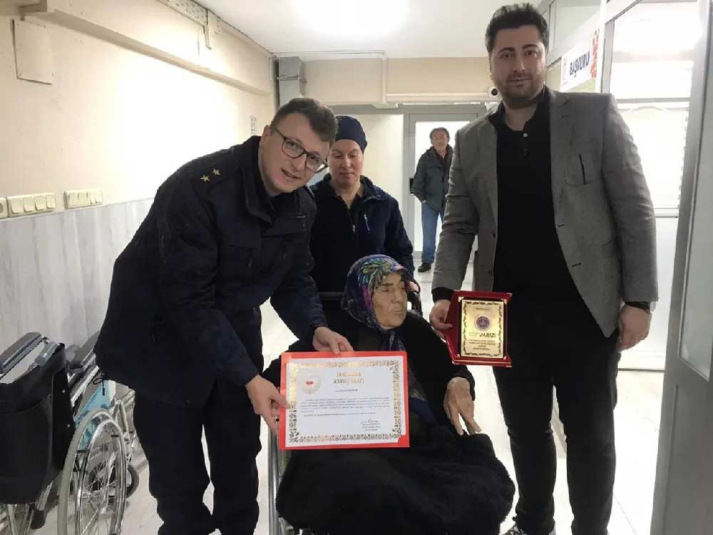 Denizlide 3 Kadin Gayrimenkulunu Jandarmaya Bagisladi 1