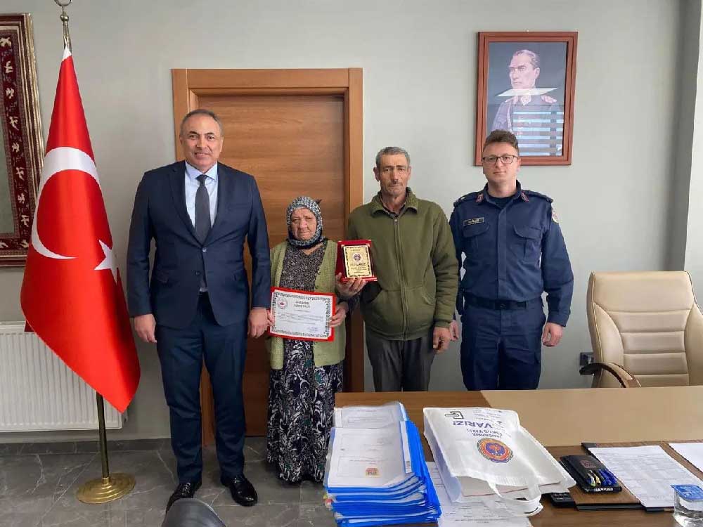 Denizlide 3 Kadin Gayrimenkulunu Jandarmaya Bagisladi 2