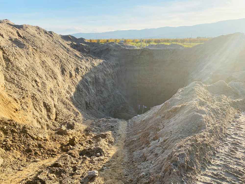 Denizlide 30 Metrelik Cukur Kazip Tarihi Eser Aradilar 1