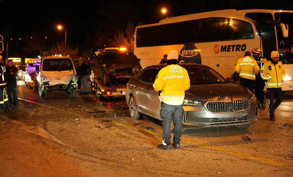 Denizlide 5 Aracin Karistigi Zincirleme Kaza Cok Sayida Kisi Yaralandi 4