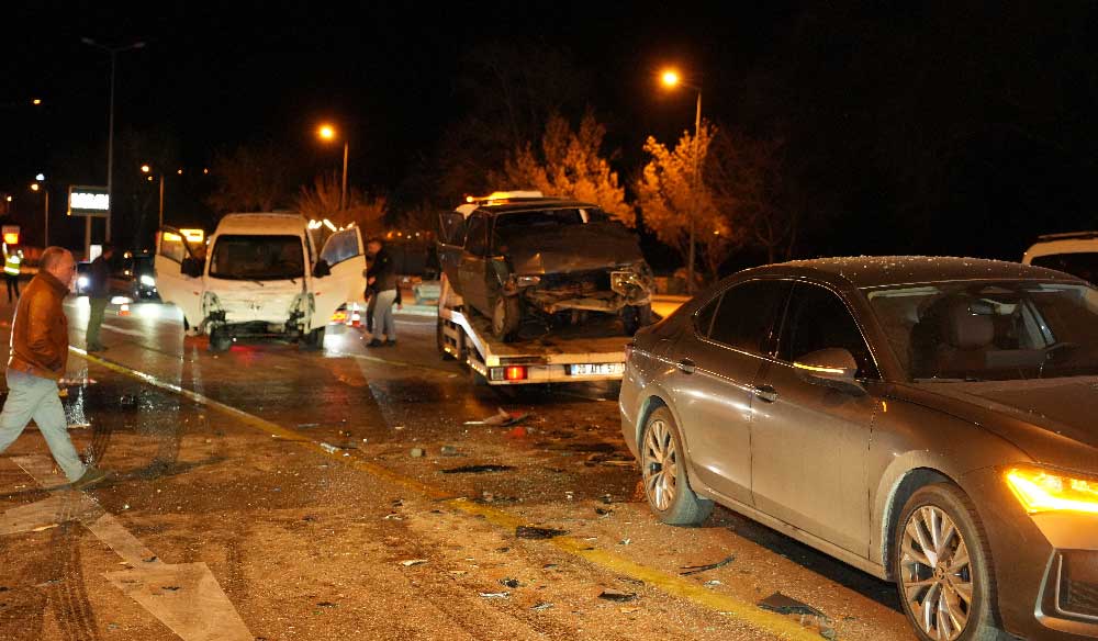 Denizlide 5 Aracin Karistigi Zincirleme Kaza Cok Sayida Kisi Yaralandi