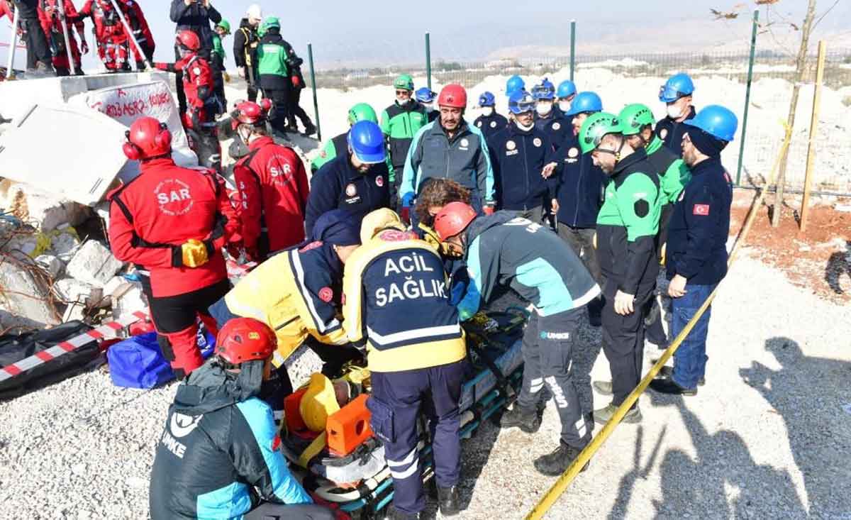 Denizlide 56 Buyuklugunde Deprem Senaryosu Tatbikati