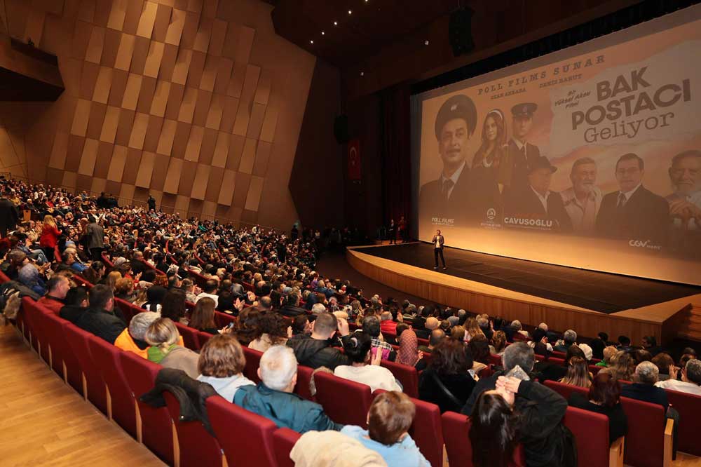 Denizlide Dev Gala Bak Postaci Geliyor Icin Binlerce Kisi Akin Etti