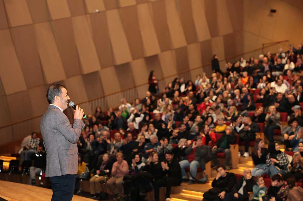 Denizlide Dev Gala Bak Postaci Geliyor Icin Binlerce Kisi Akin Etti1