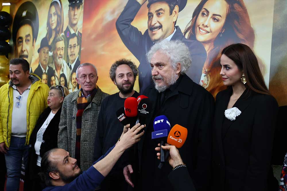 Denizlide Dev Gala Bak Postaci Geliyor Icin Binlerce Kisi Akin Etti2