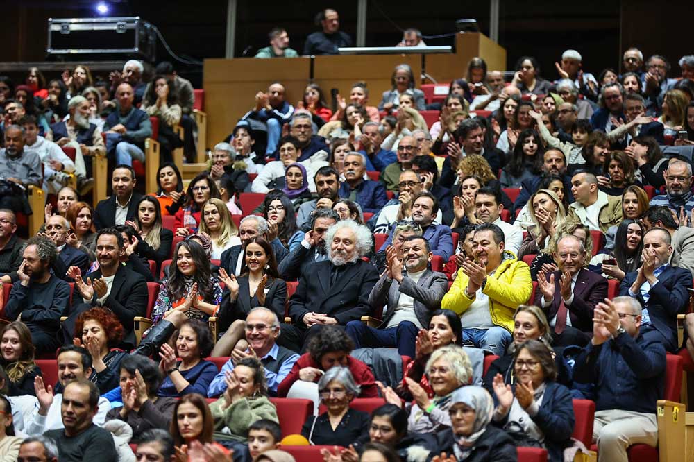 Denizlide Dev Gala Bak Postaci Geliyor Icin Binlerce Kisi Akin Etti5