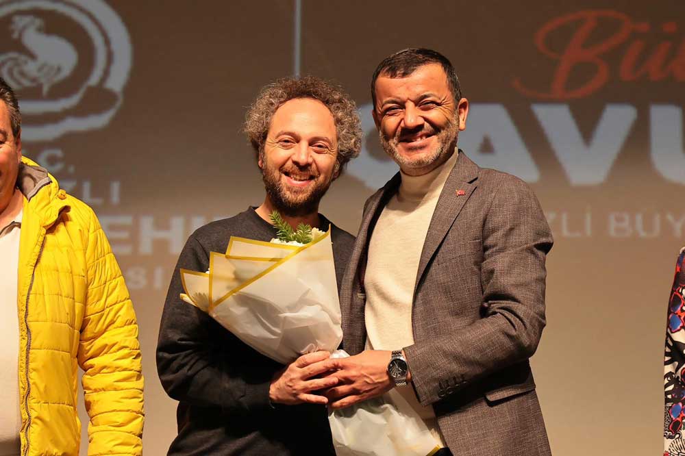 Denizlide Dev Gala Bak Postaci Geliyor Icin Binlerce Kisi Akin Etti7