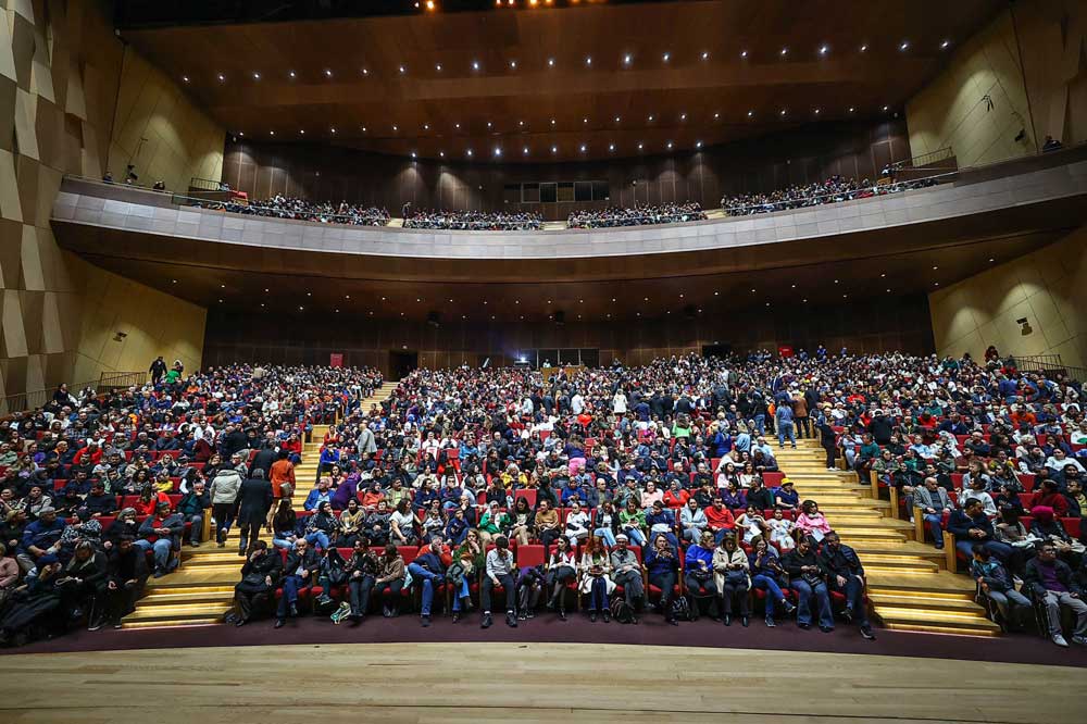 Denizlide Dev Gala Bak Postaci Geliyor Icin Binlerce Kisi Akin Etti9