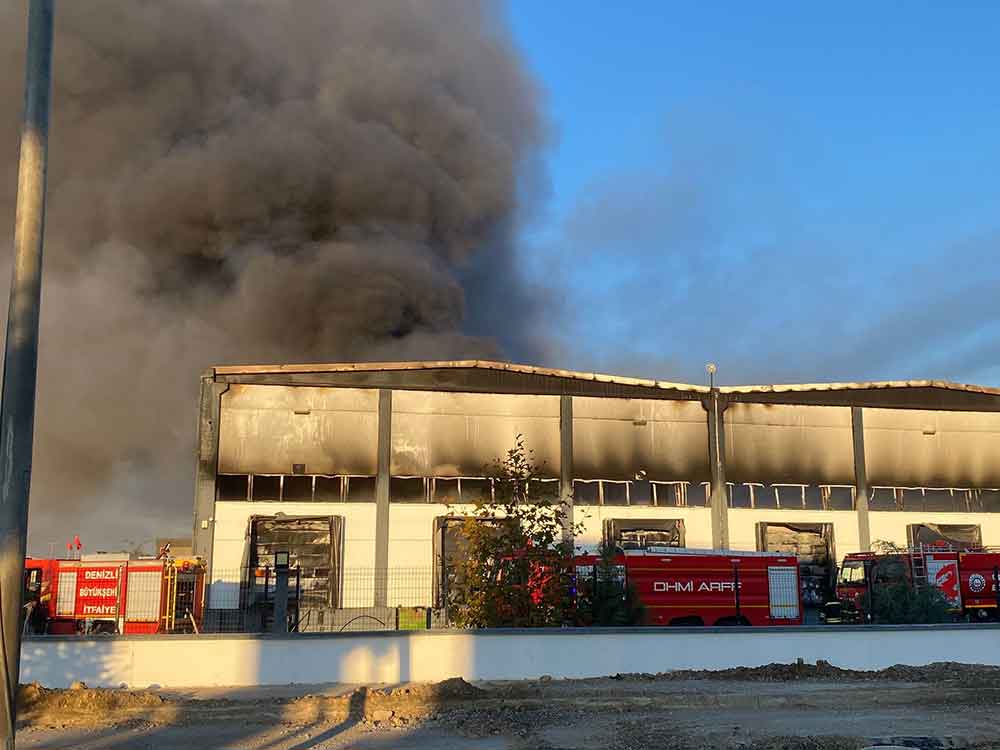 Denizlide Filtre Fabrikasinda Cikan Yangin Kontrol Altina Alindi 3