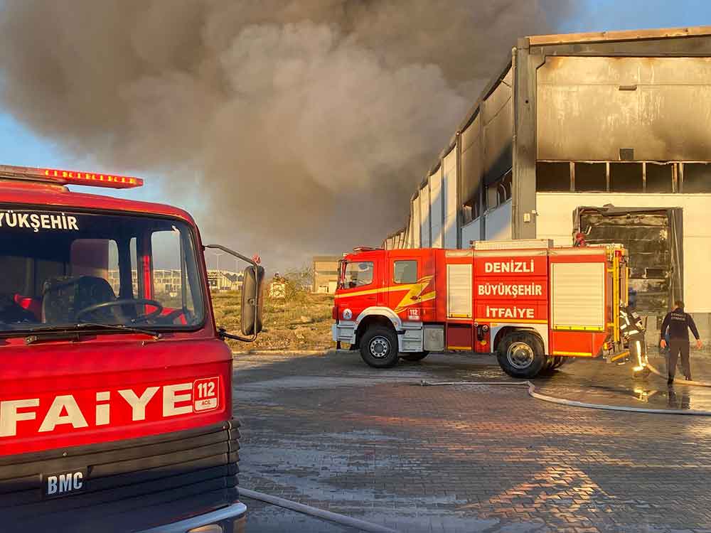 Denizlide Filtre Fabrikasinda Cikan Yangin Kontrol Altina Alindi 4