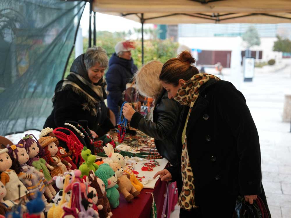 Denizlide Kent Konseyi El Emegi Pazari Acildi2