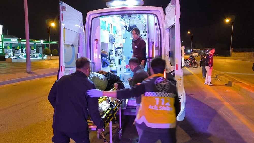 Denizlide Motosiklet Yon Tabelasina Carpti Kazada 2 Kisi Yaralandi 1