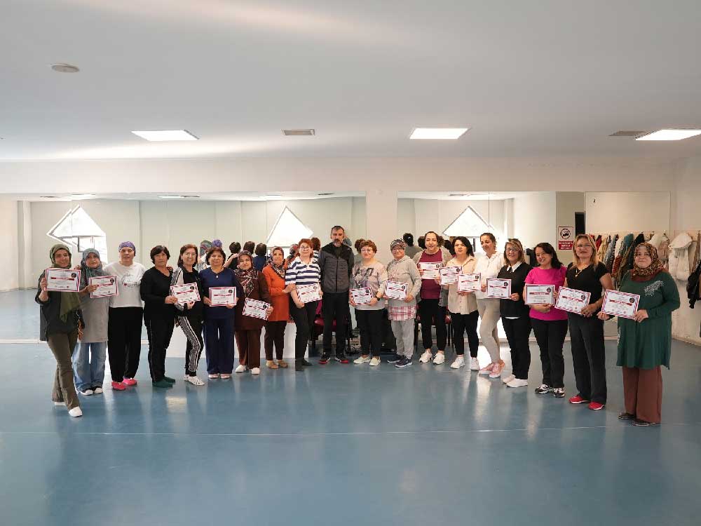 Denizlide Zeybek Bilmeyen Kadin Kalmayacak 1