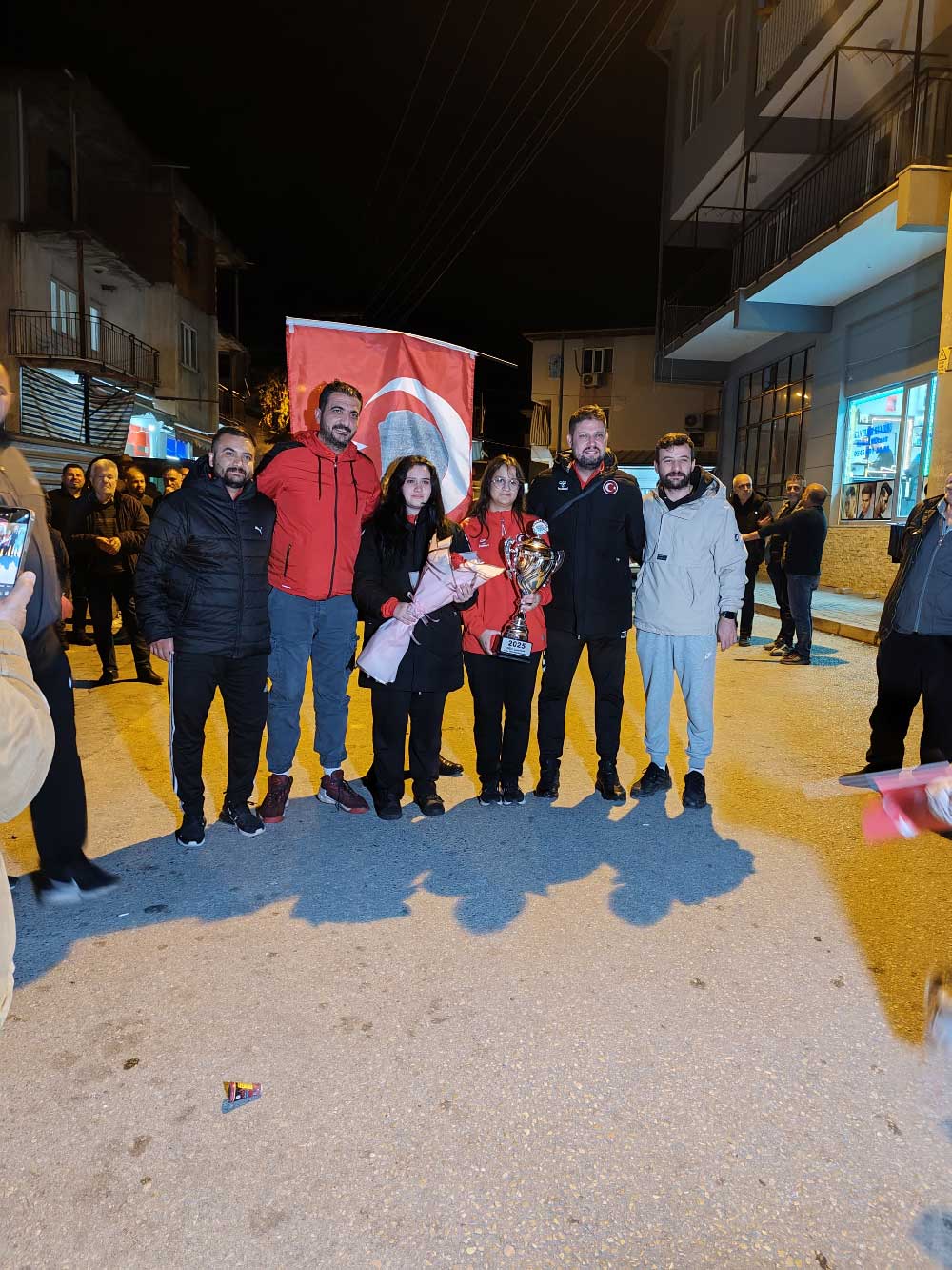 Dunya Sampiyonu Zehra Gemiye Mahalle Sakinlerinden Coskulu Karsilama 2