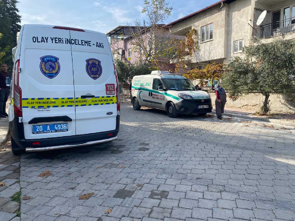 Engelli Erkan Mentes Evinde Bogazi Kesilmis Halde Olu Bulundu 2