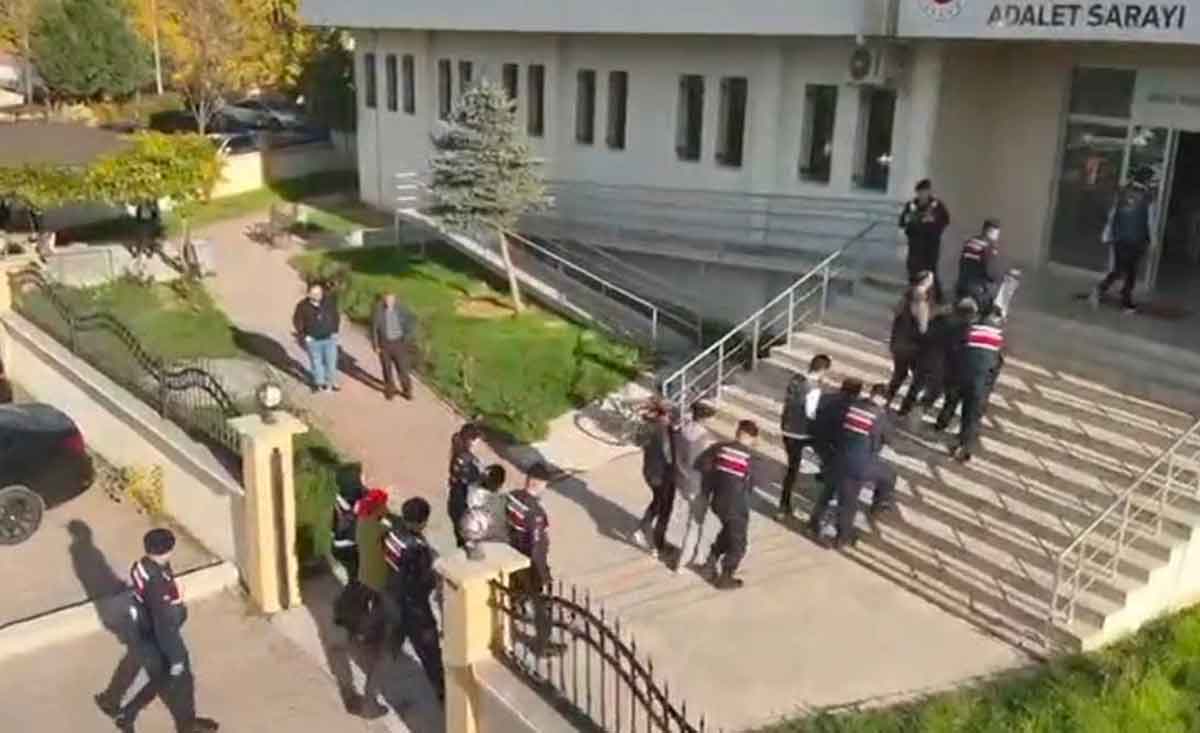 Evlilik Vaadiyle Dolandiricilik Yapan Ceteye Safak Operasyonu 5 Supheli Yakalandi 1