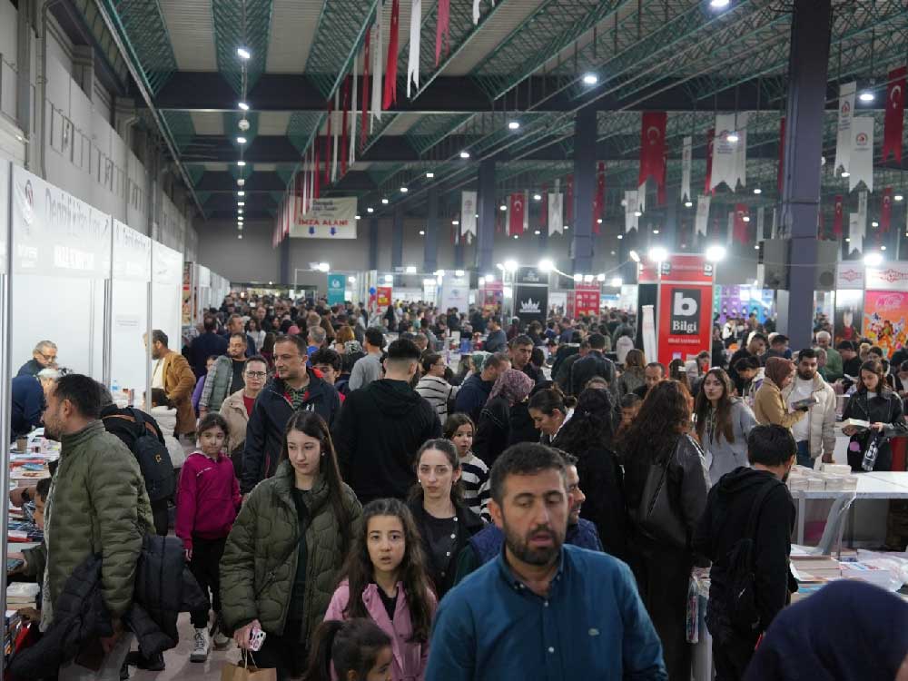 Kitapseverler Hafta Sonu Bu Fuarda Bulustu 5