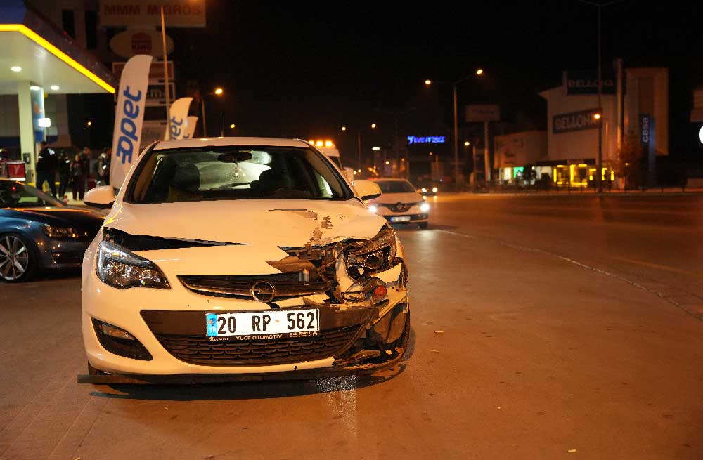 Kontrolden Cikan Otomobil Zincirleme Kazaya Neden Oldu 2