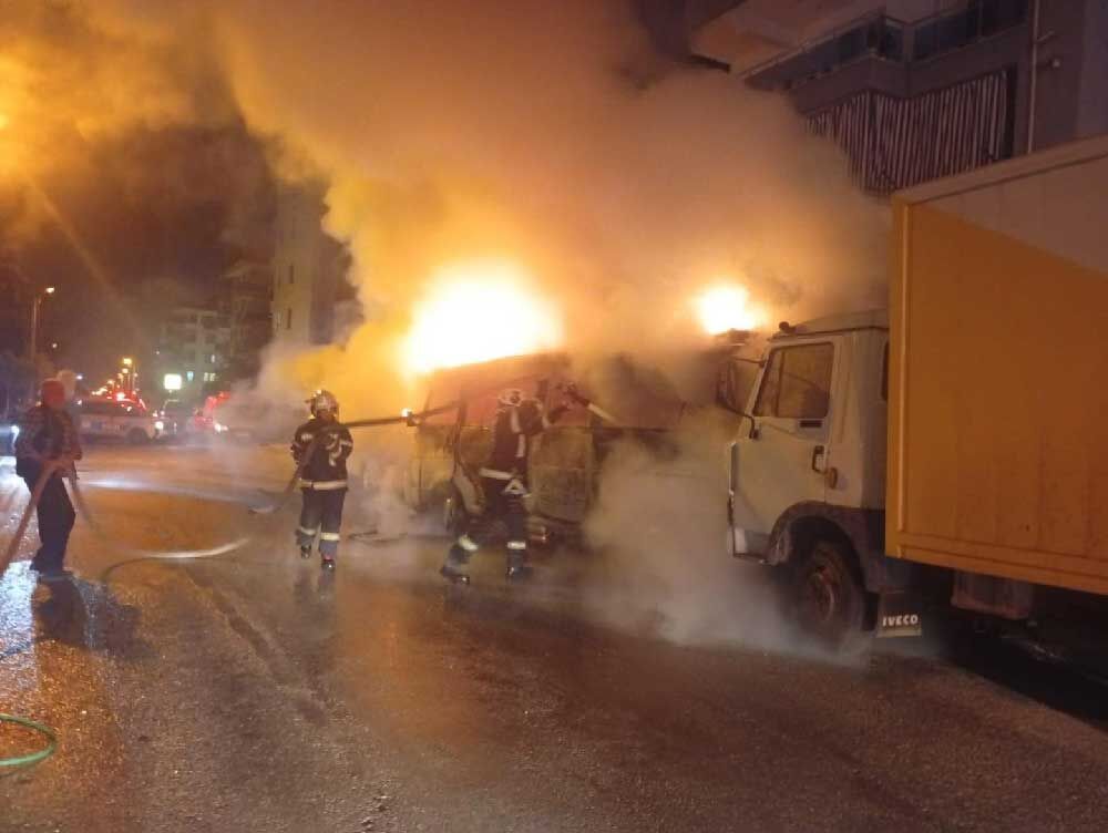Merkezefendide Park Halindeki Minibus Alev Aldi 1