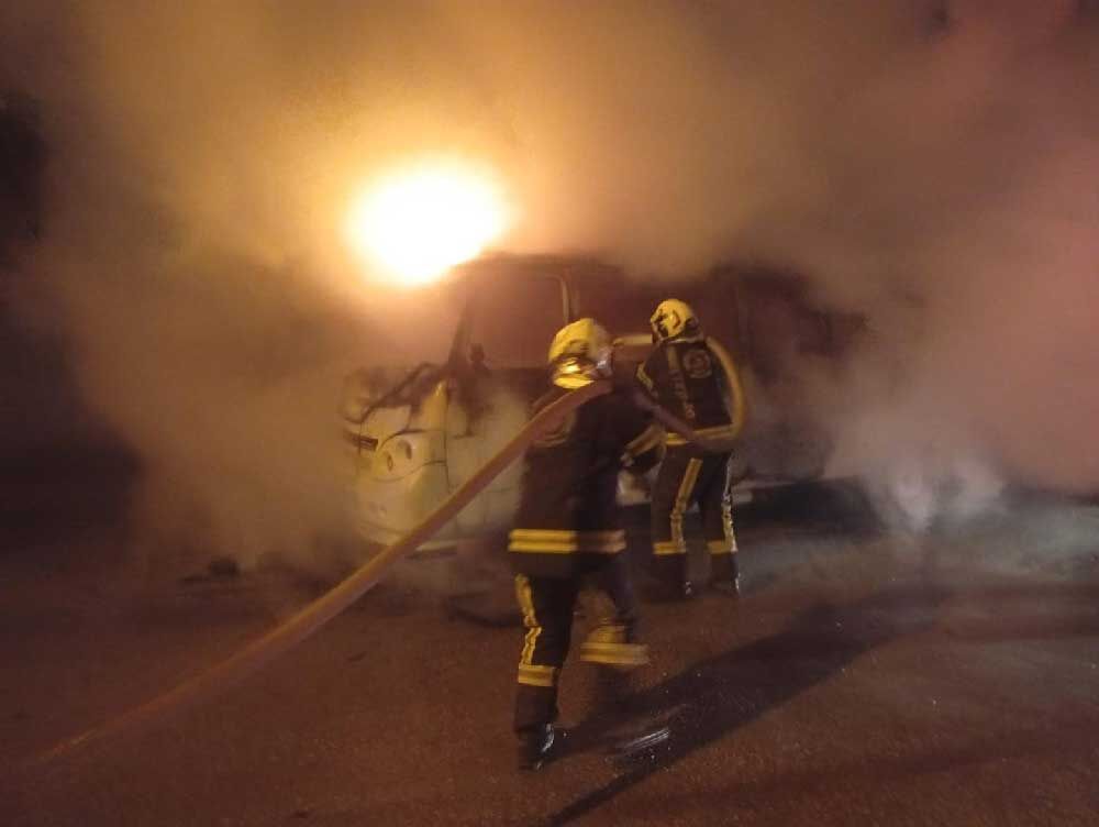 Merkezefendide Park Halindeki Minibus Alev Aldi 2