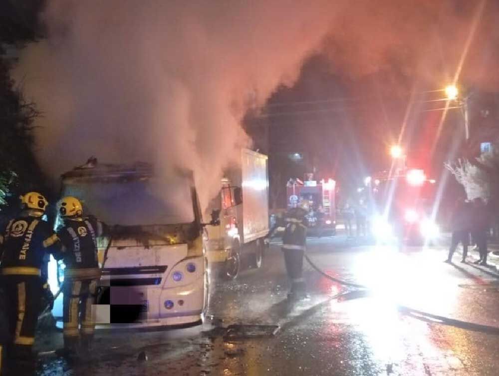 Merkezefendide Park Halindeki Minibus Alev Aldi 3
