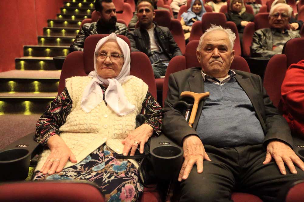 Pamukkale Alzheimer Merkezinden Nostalji Dolu Sinema Etkinligi 1