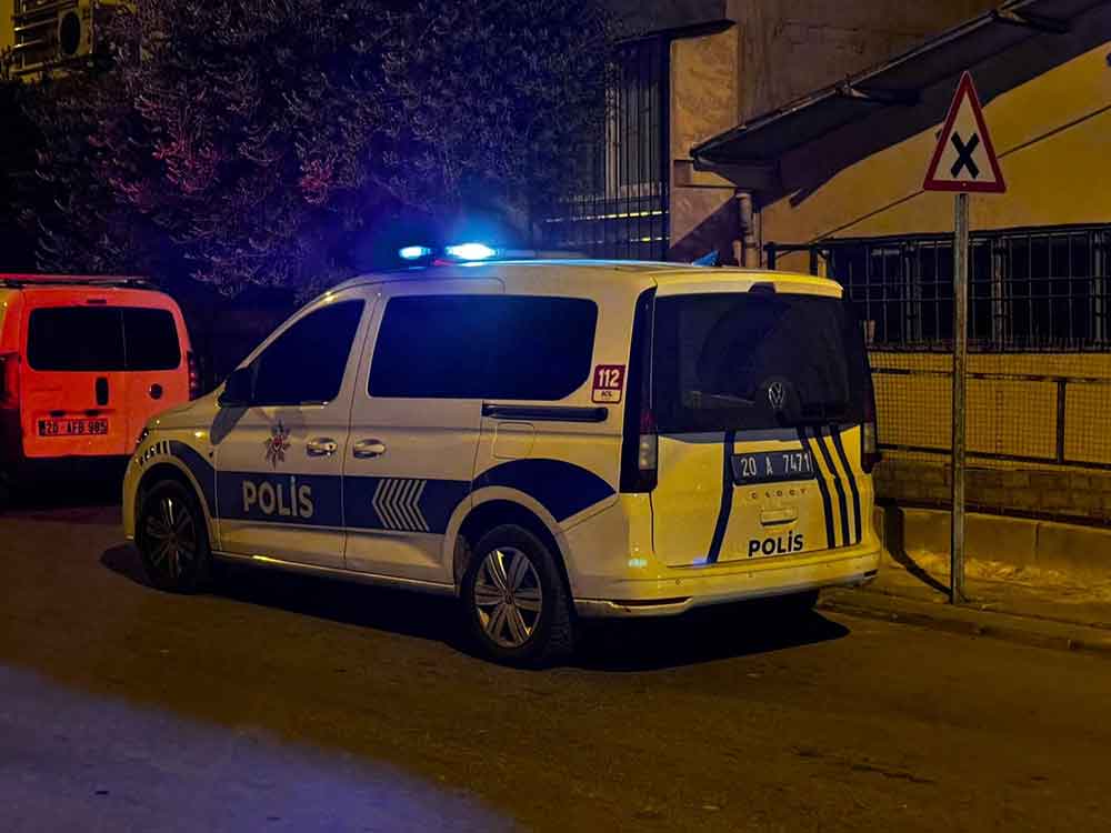 Pamukkalede Park Halindeki Minibusu Kursunlayip Kactilar 3