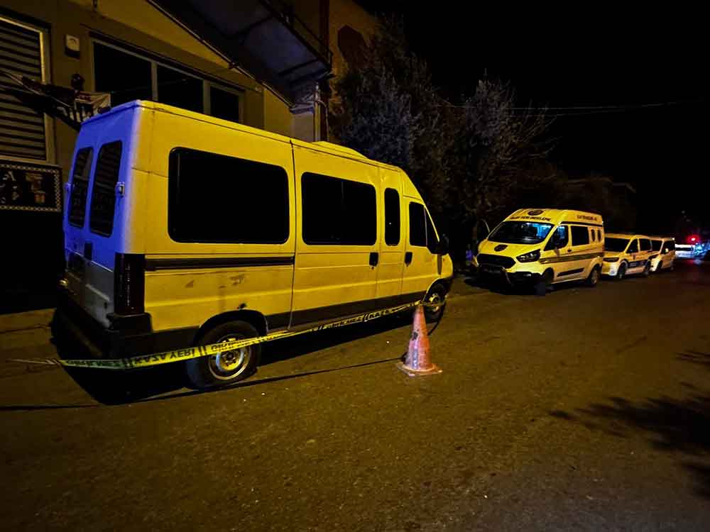 Pamukkalede Park Halindeki Minibusu Kursunlayip Kactilar 4