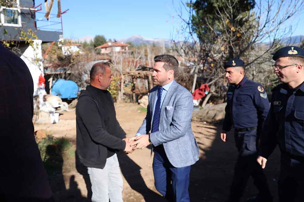 Yanginda Evleri Kul Olan Aileye Konteyner Ev Destegi 3