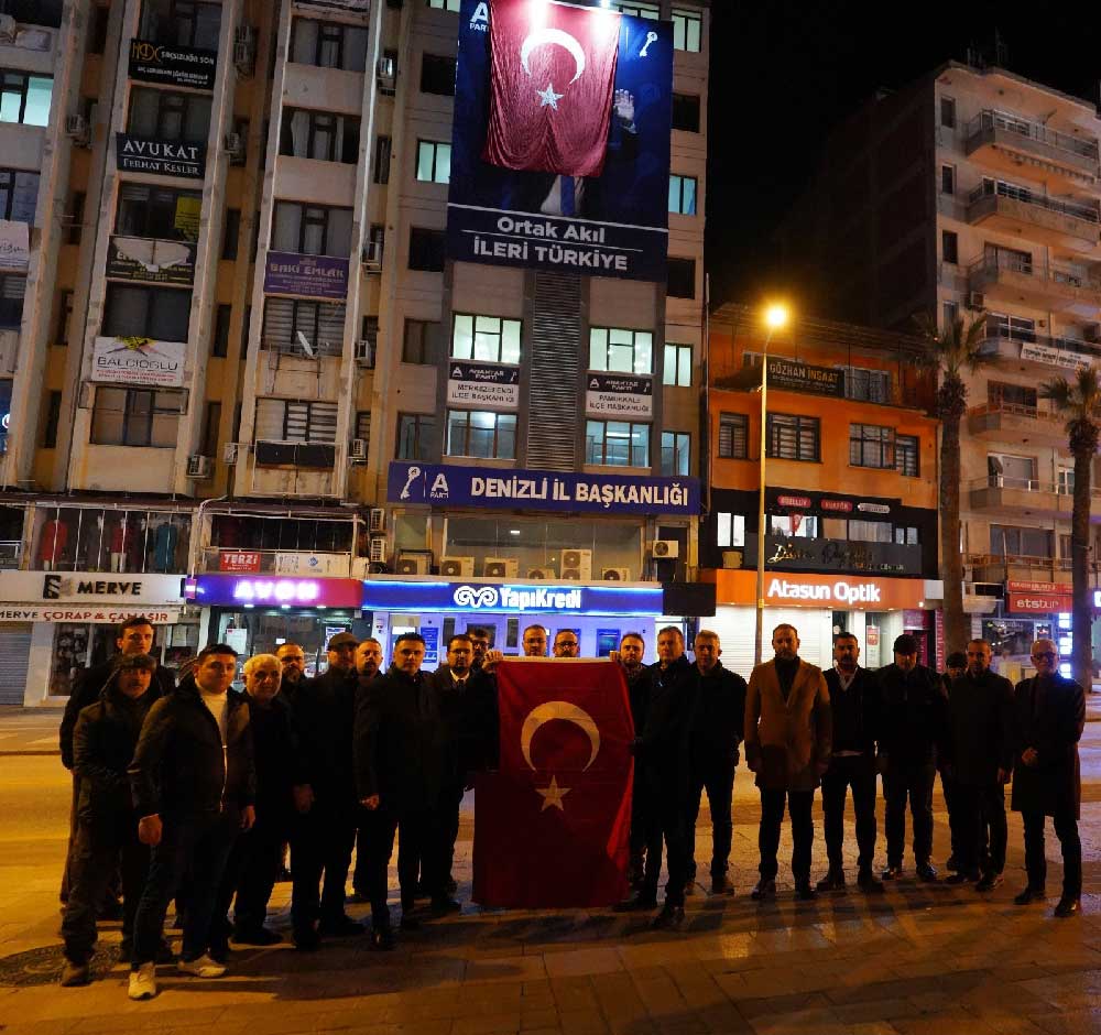 Anahtar Parti Denizli Il Binasina Dev Turk Bayragi Asildi