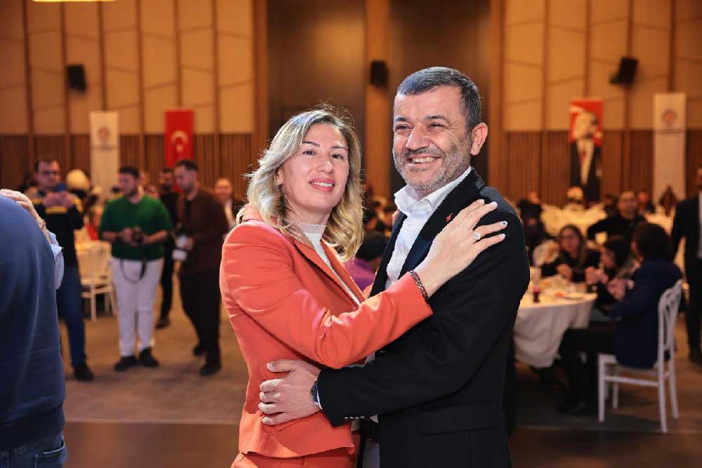 Baskan Cavusoglu Gazeteciler Ve Aileleri Ile Bir Araya Geldi