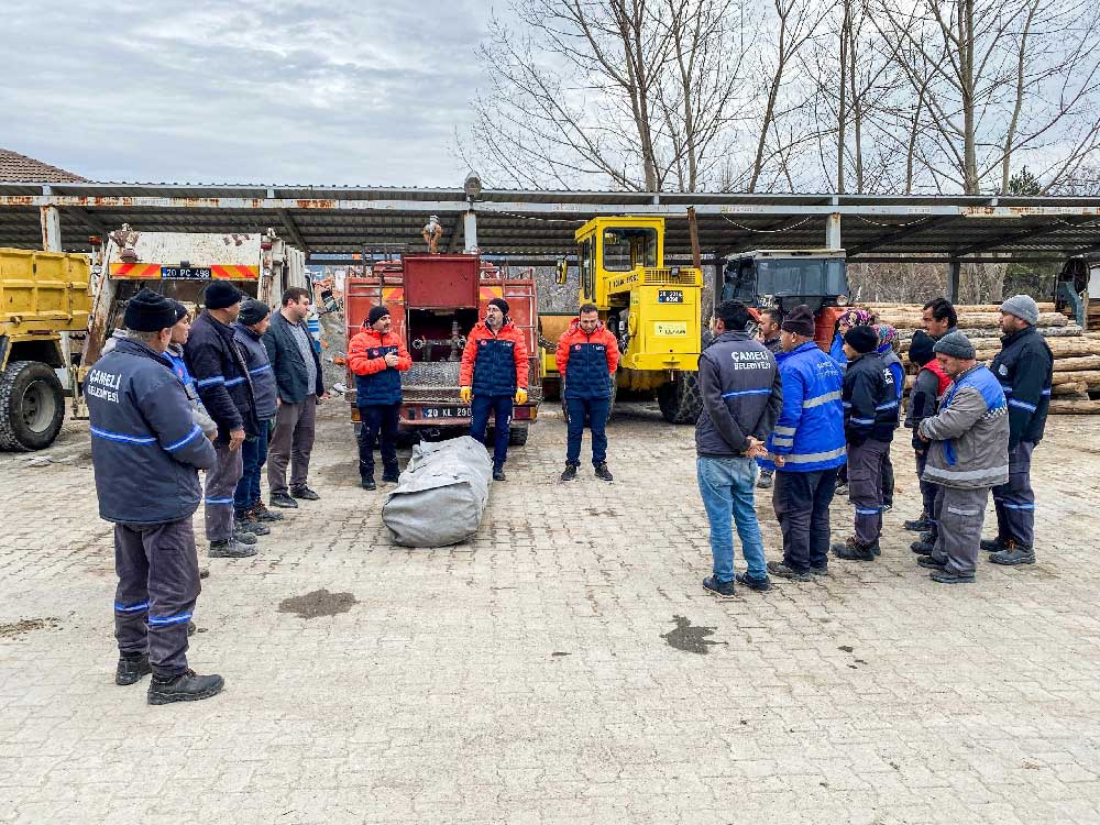 Cameli Belediyesi Yerel Destek Ekibine Afaddan Cadir Kurma Egitimi Verildi 4