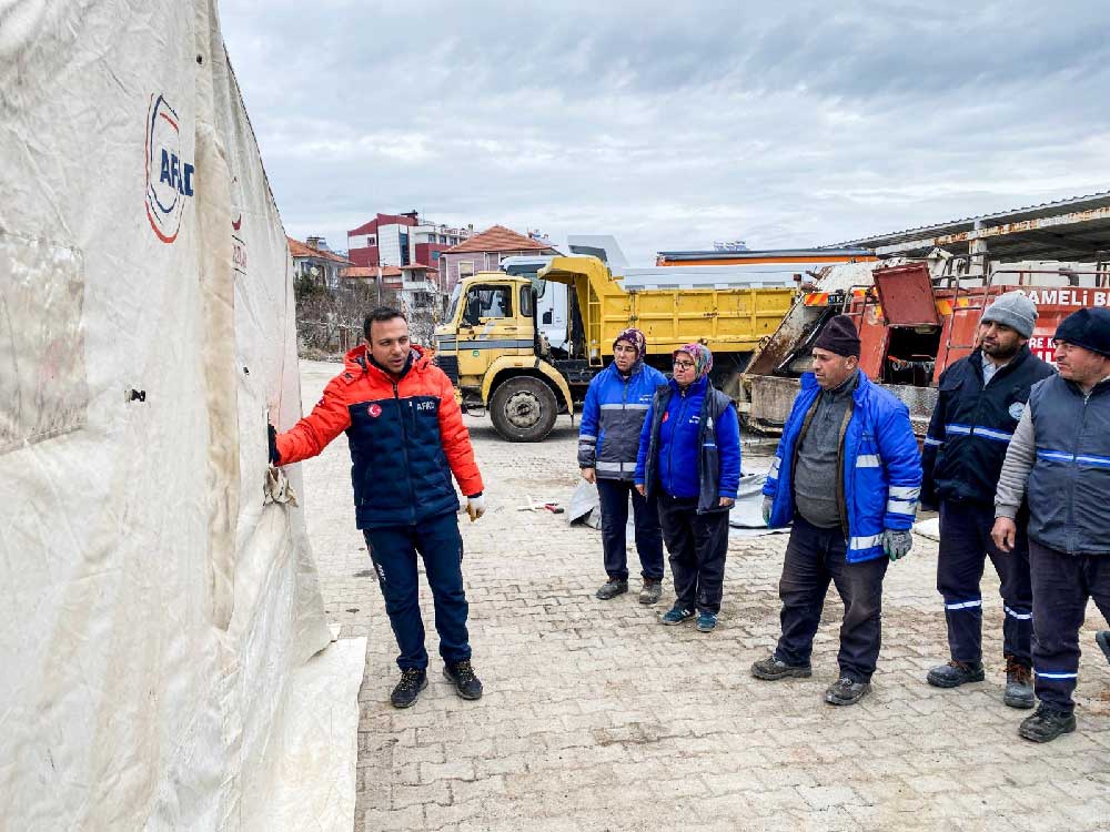Cameli Belediyesi Yerel Destek Ekibine Afaddan Cadir Kurma Egitimi Verildi 5