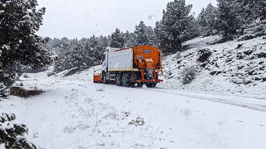 Camelide Kar Mesaisi Ekipler Ulasim Icin Seferber Oldu1