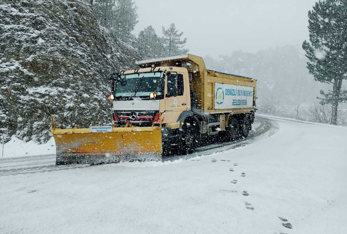 Denizli Karla Mucadele Suruyor