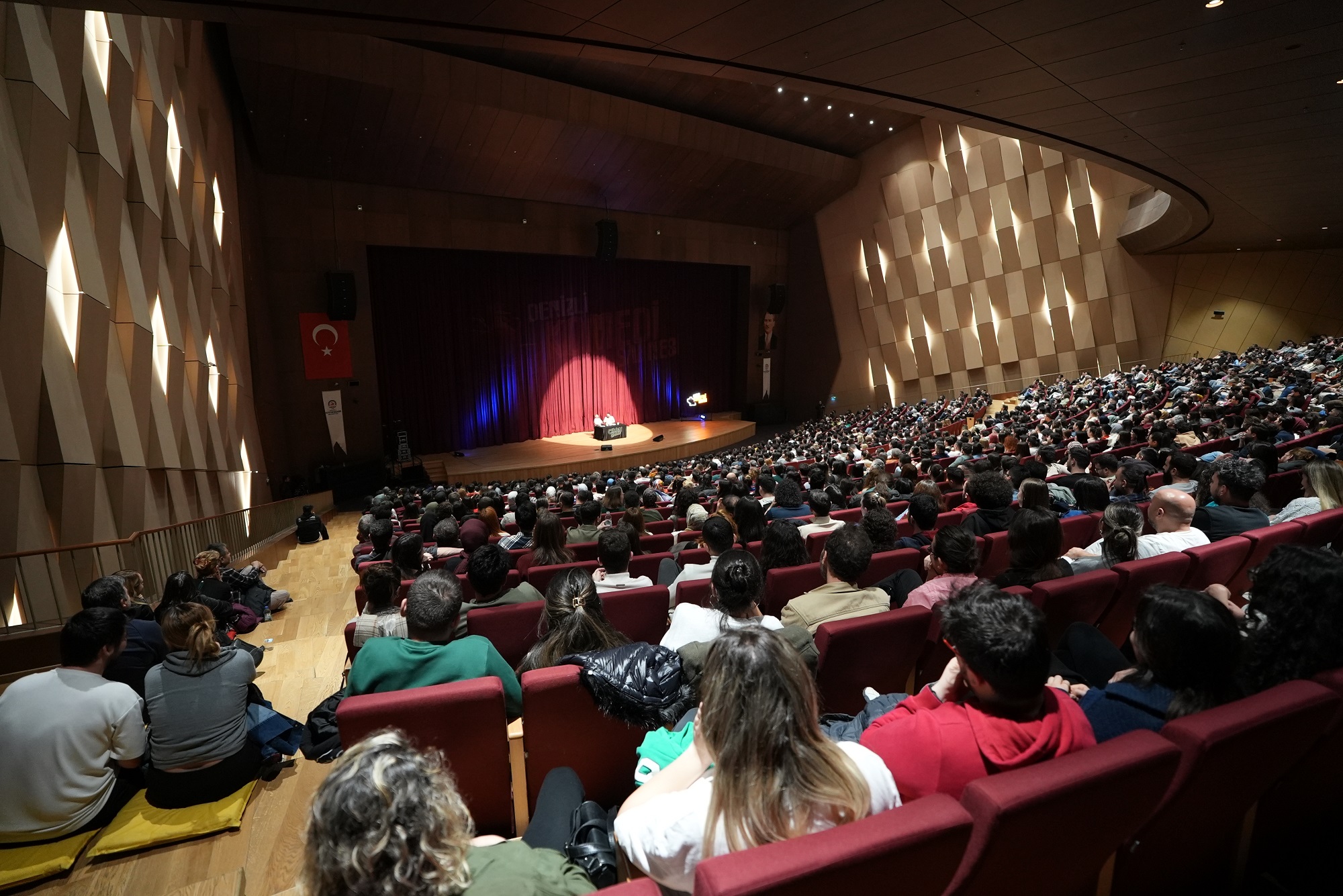Denizli Komedi Sahnesi Ikinci Kez Perdelerini Açıyor
