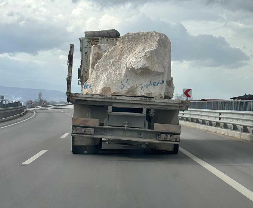 Denizli Mermer Blok Kamyon Tehlikeli Yolculuk2