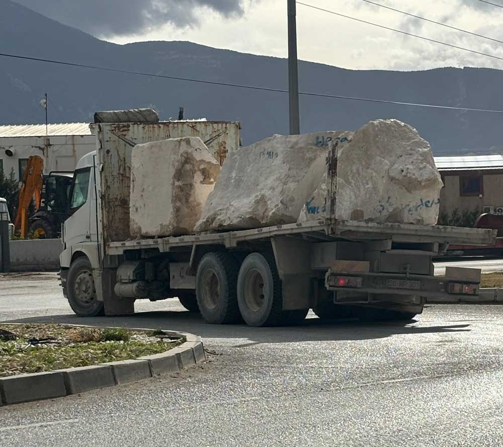 Denizli Mermer Blok Kamyon Tehlikeli Yolculuk3