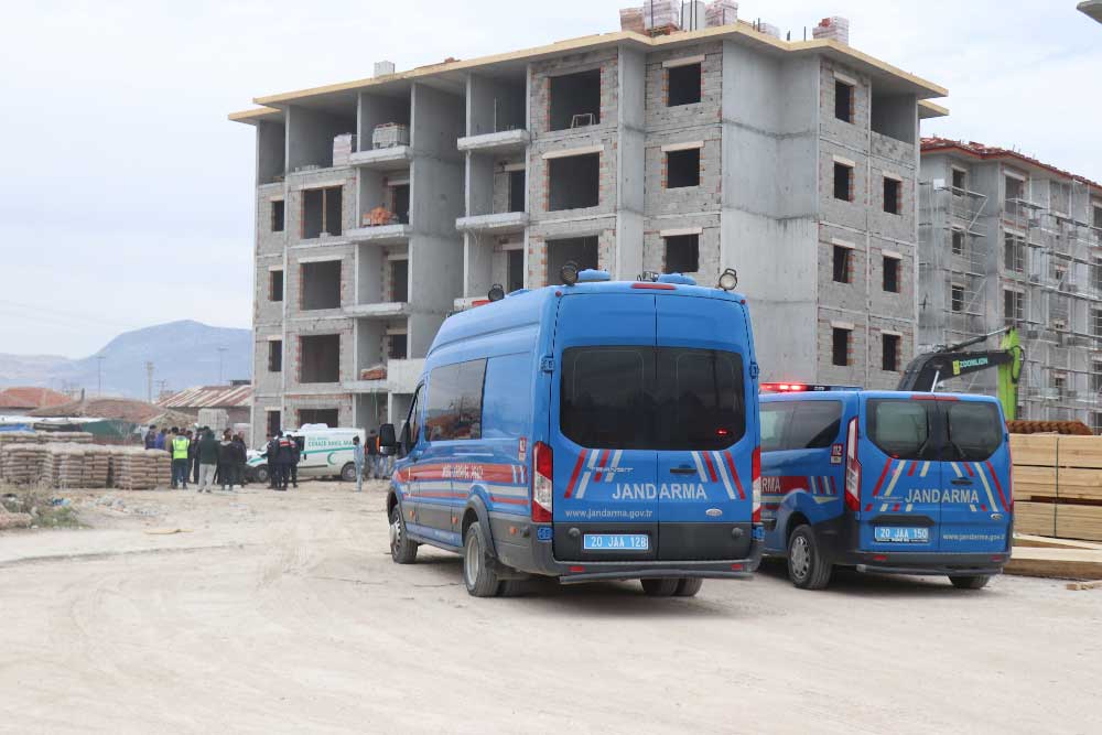 Denizlide 5 Kattan Asansor Bosluguna Dusen Isci Hayatini Kaybetti 3