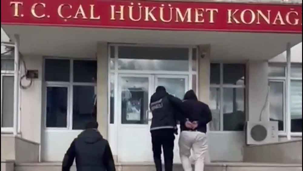 Denizlide Arama Yapilan Aracta 15 Kilogram Metamfetamin Ele Gecirildi 3